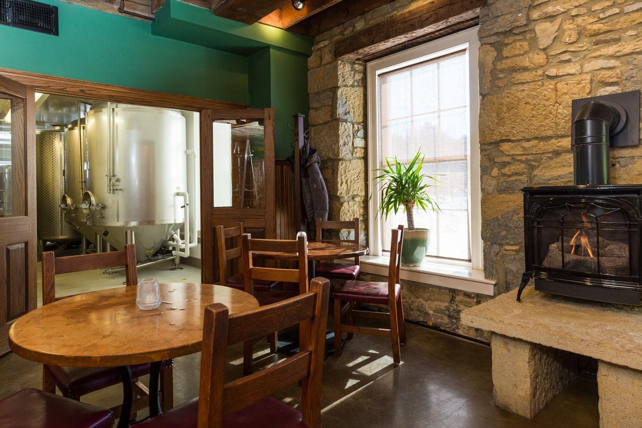 Mineral Point Commerce Street Brewery Hotel מראה חיצוני תמונה